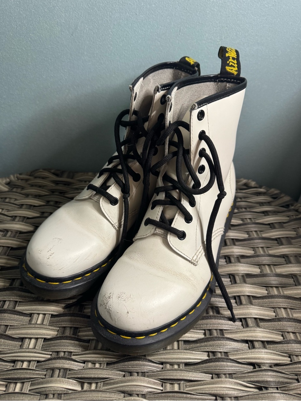 Dr Martens Doc ladies 8  white leather platform Lace-Up Combat Boots Y2K